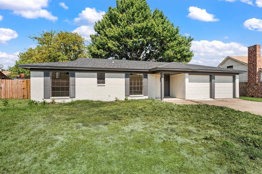 Property photo for 1705 S Timber Court, Benbrook, TX