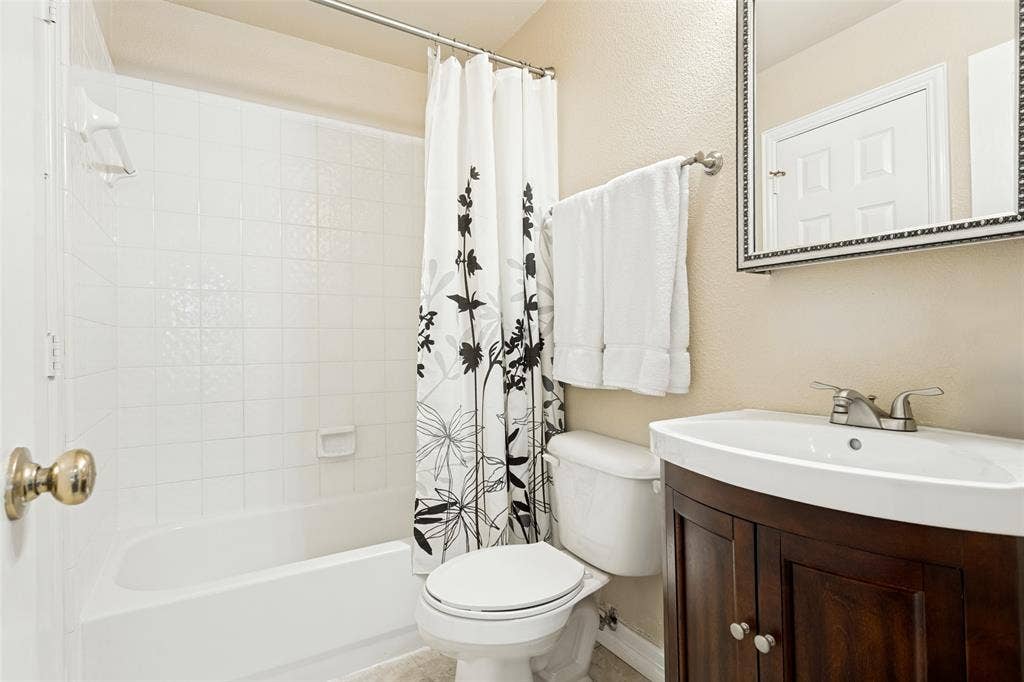 810 Shadybrook Drive, Murphy, TX 75094 810 Shadybrook Drive, Murphy, TX 75094