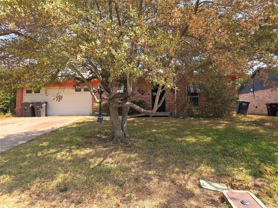Property photo for 2001 Carverly Drive, Fort Worth, TX