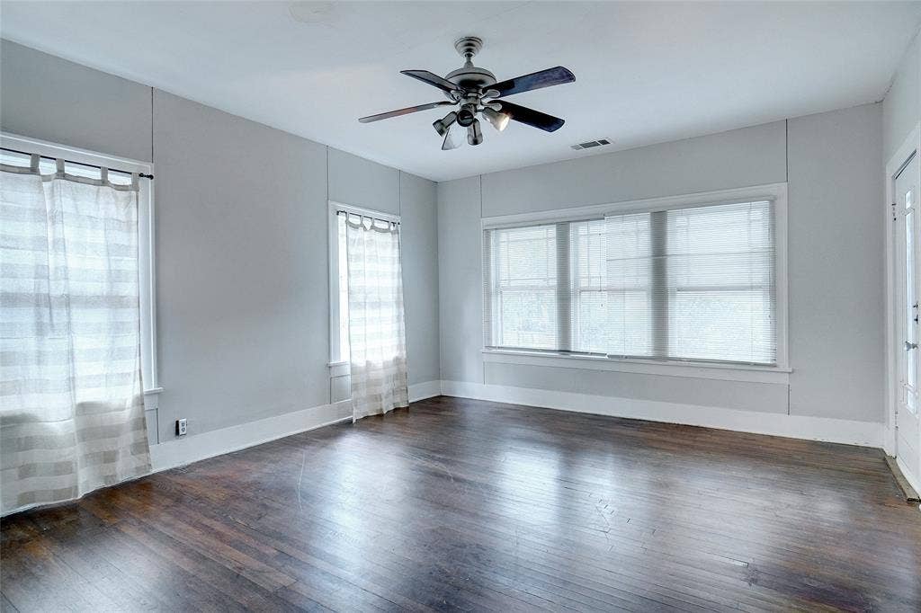 916 W Hickory Street, Denton, TX 76201 916 W Hickory Street, Denton, TX 76201