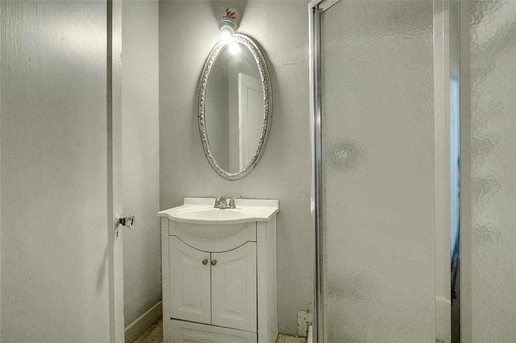 916 W Hickory Street, Denton, TX 76201 916 W Hickory Street, Denton, TX 76201