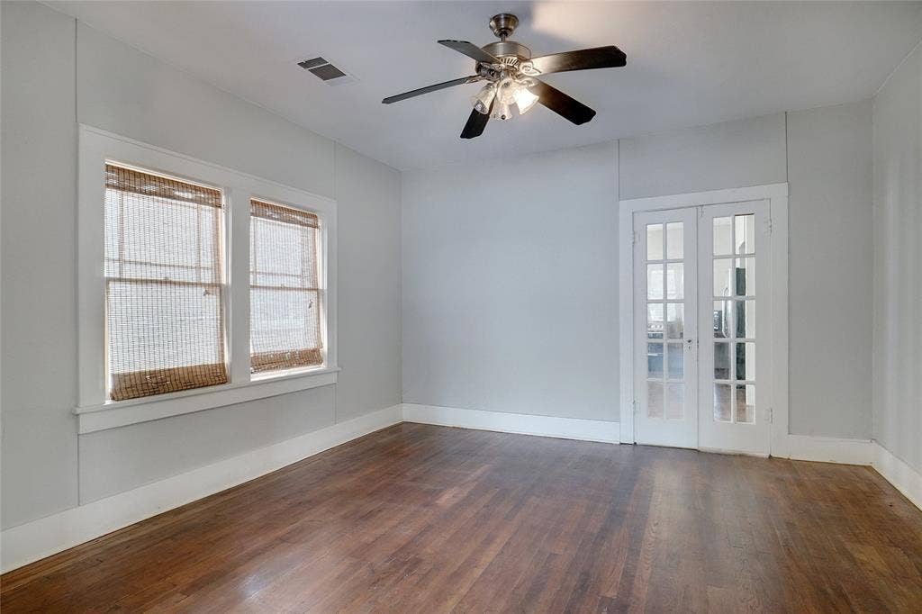 916 W Hickory Street, Denton, TX 76201 916 W Hickory Street, Denton, TX 76201