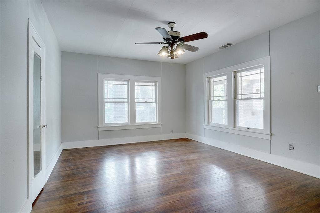 916 W Hickory Street, Denton, TX 76201 916 W Hickory Street, Denton, TX 76201