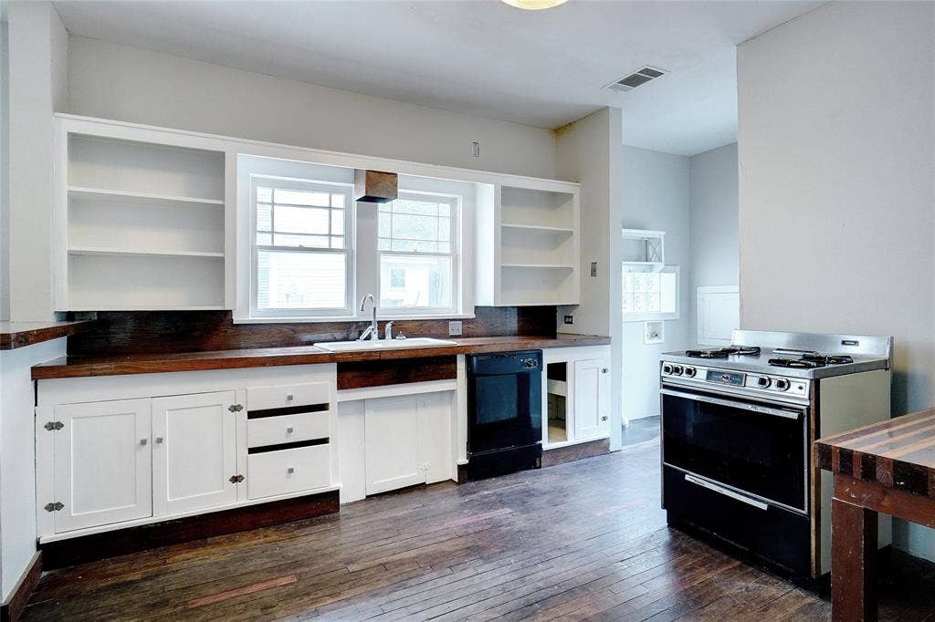916 W Hickory Street, Denton, TX 76201 916 W Hickory Street, Denton, TX 76201