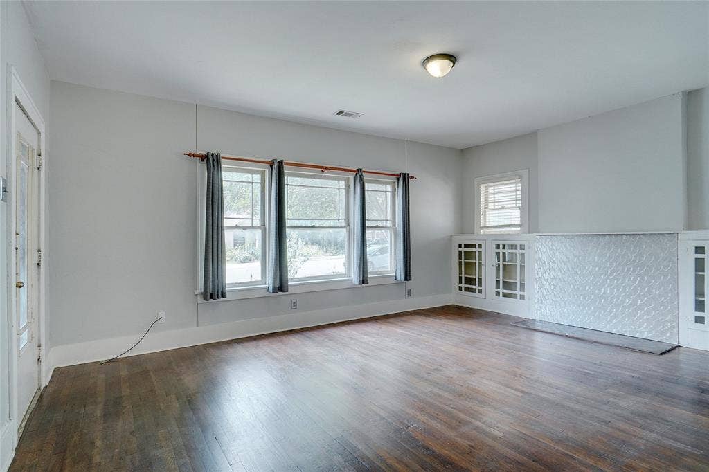 916 W Hickory Street, Denton, TX 76201 916 W Hickory Street, Denton, TX 76201