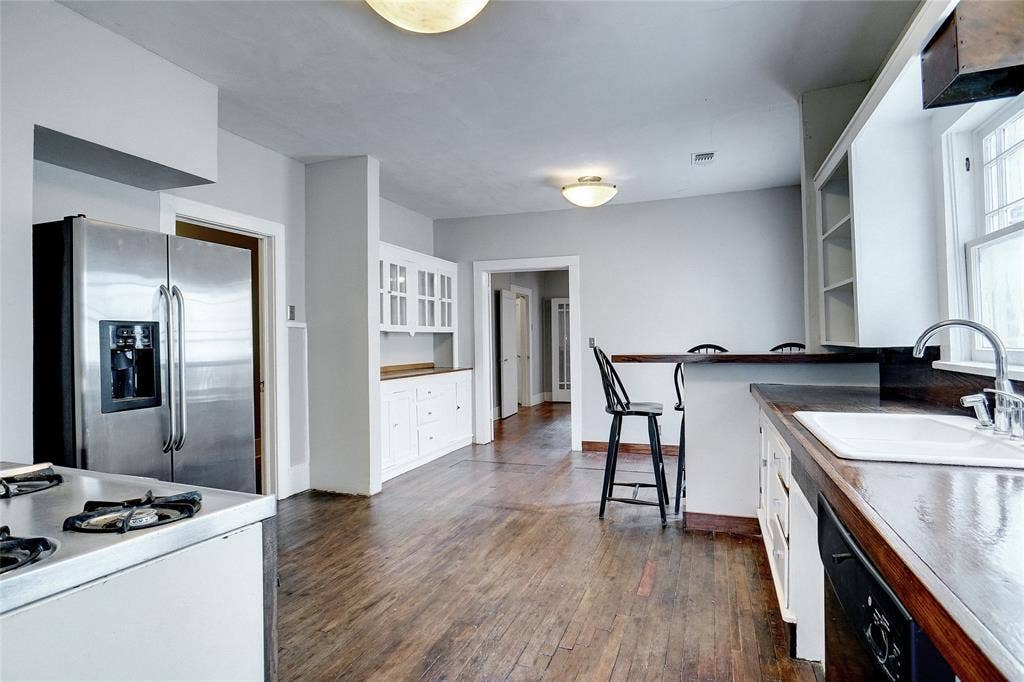 916 W Hickory Street, Denton, TX 76201 916 W Hickory Street, Denton, TX 76201