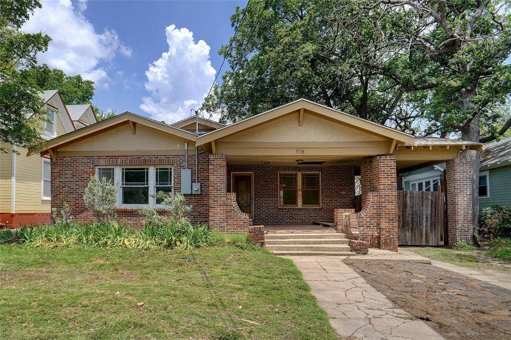 916 W Hickory Street, Denton, TX 76201 916 W Hickory Street, Denton, TX 76201
