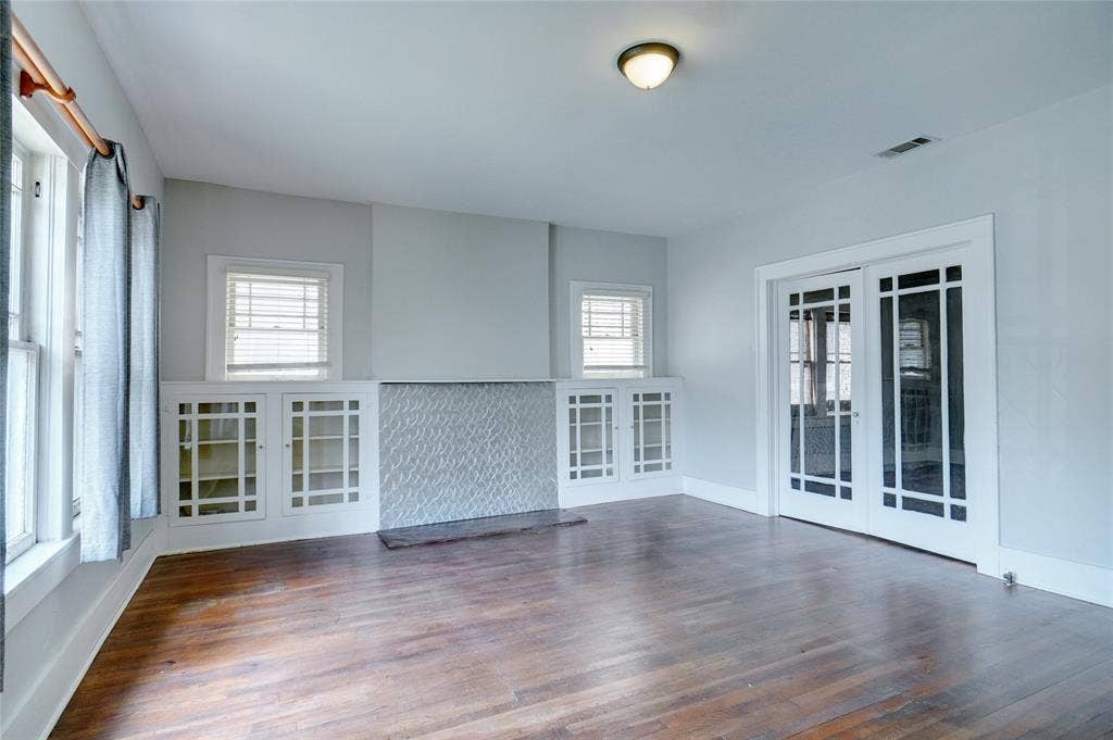 916 W Hickory Street, Denton, TX 76201 916 W Hickory Street, Denton, TX 76201