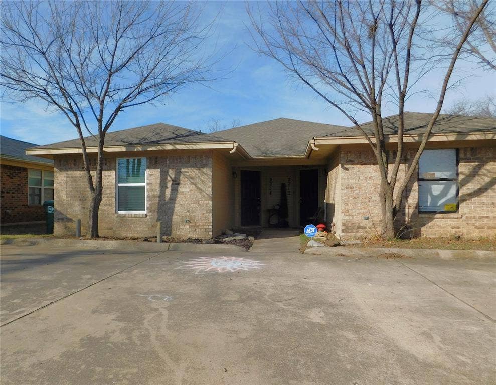 2212 Bernard Street, Denton, TX 76205 2212 Bernard Street, Denton, TX 76205