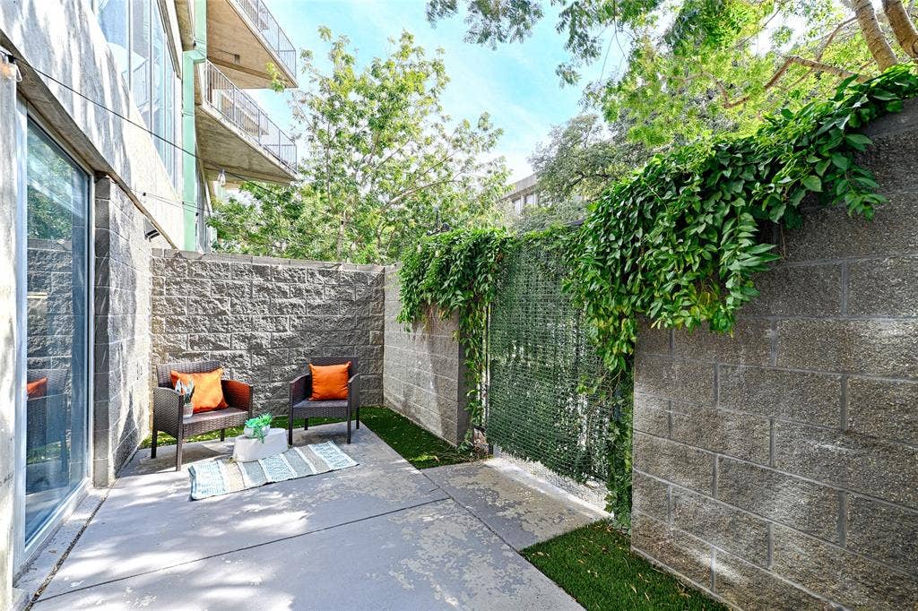 1001 Belleview Street, #104, Dallas, TX 75215