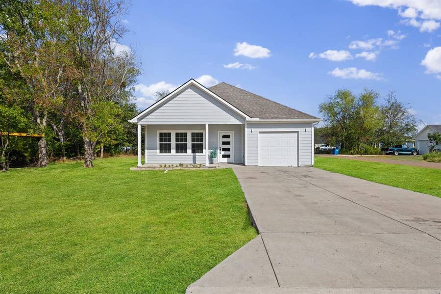 Property photo for 100 Browning Circle, Gun Barrel City, TX