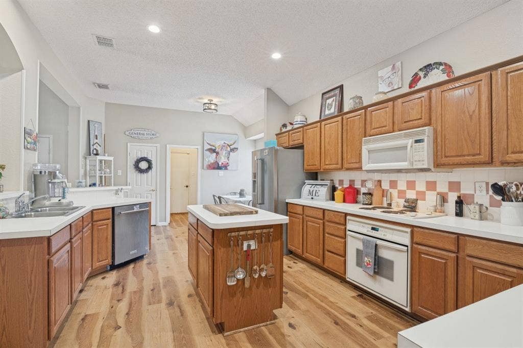 4914 Petersburg Drive, Rowlett, TX 75088 4914 Petersburg Drive, Rowlett, TX 75088