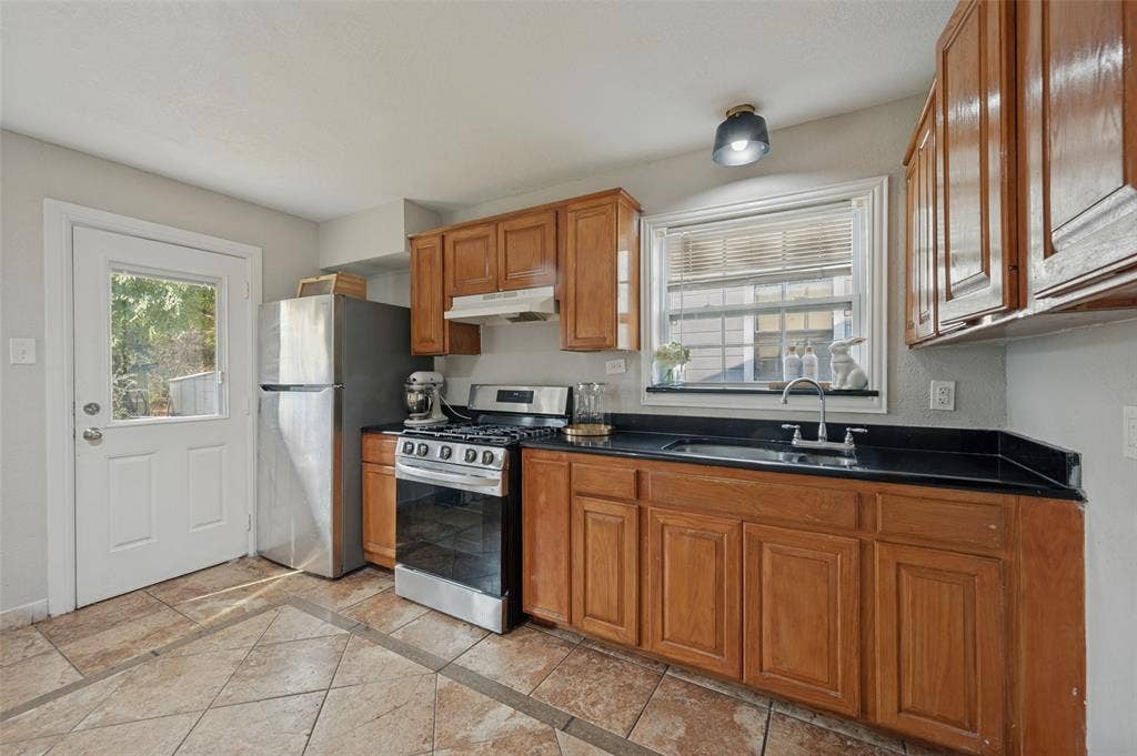 2614 Valwood Parkway, Farmers Branch, TX 75234 2614 Valwood Parkway, Farmers Branch, TX 75234
