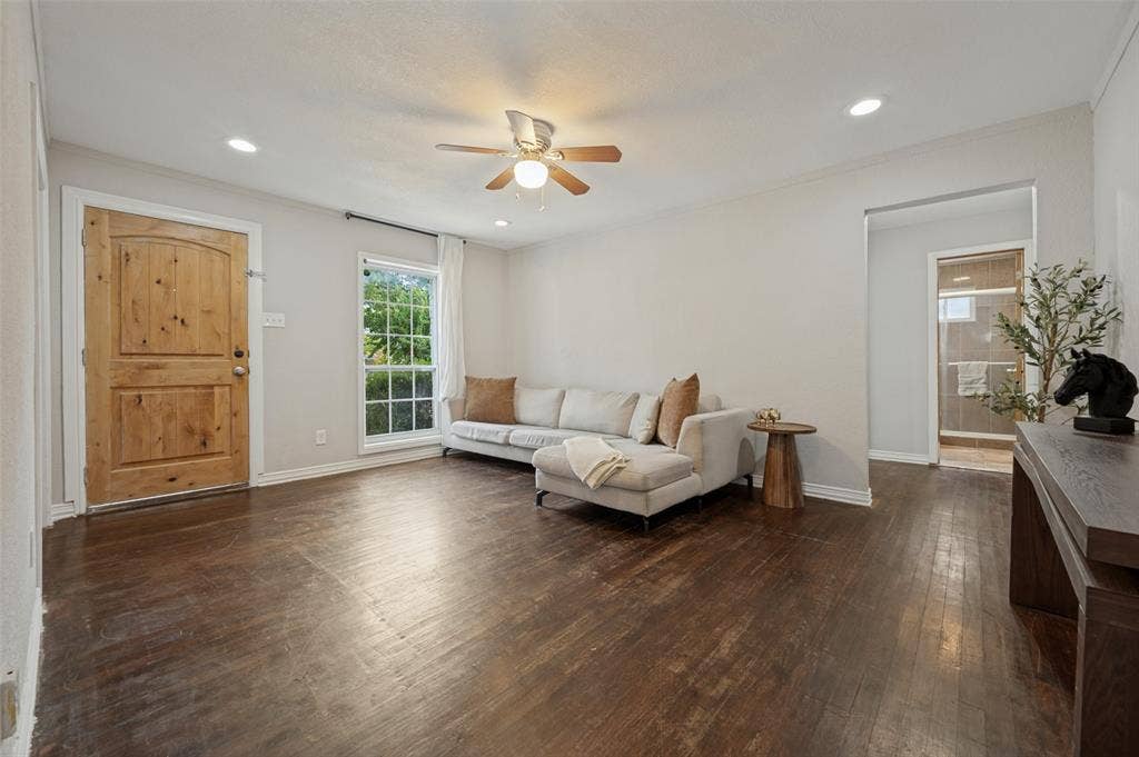 2614 Valwood Parkway, Farmers Branch, TX 75234 2614 Valwood Parkway, Farmers Branch, TX 75234