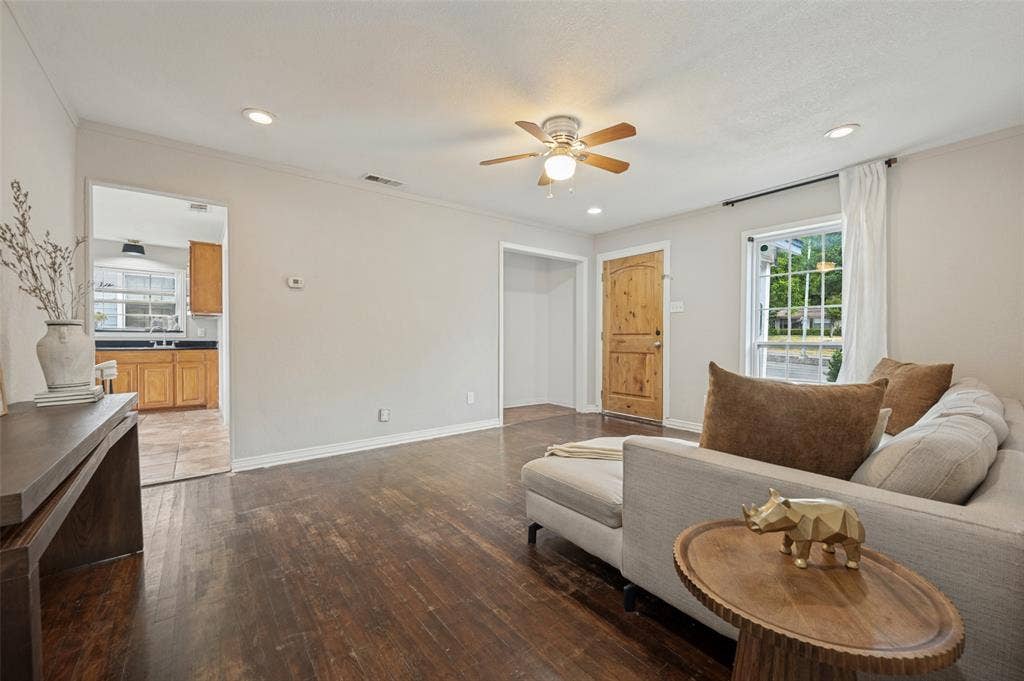 2614 Valwood Parkway, Farmers Branch, TX 75234 2614 Valwood Parkway, Farmers Branch, TX 75234