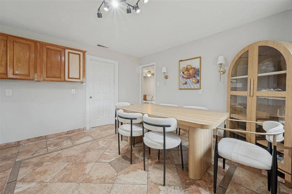 2614 Valwood Parkway, Farmers Branch, TX 75234 2614 Valwood Parkway, Farmers Branch, TX 75234