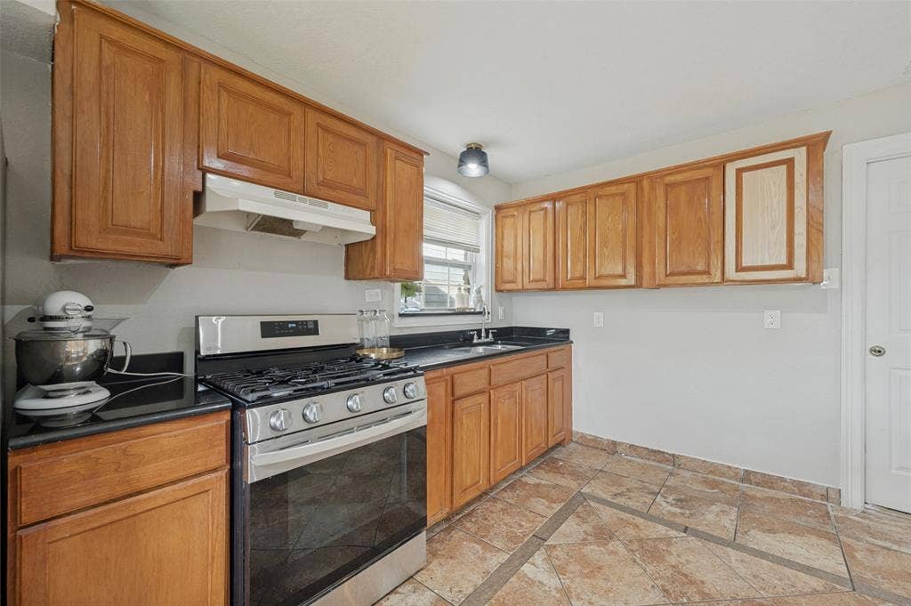 2614 Valwood Parkway, Farmers Branch, TX 75234 2614 Valwood Parkway, Farmers Branch, TX 75234