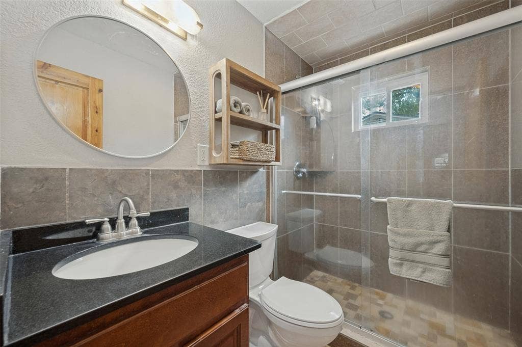 2614 Valwood Parkway, Farmers Branch, TX 75234 2614 Valwood Parkway, Farmers Branch, TX 75234