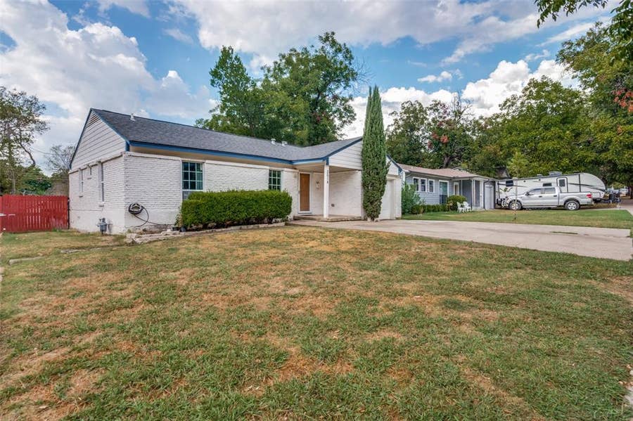 Property photo for 2614 Valwood Parkway, Farmers Branch, TX