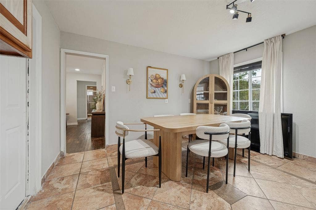 2614 Valwood Parkway, Farmers Branch, TX 75234 2614 Valwood Parkway, Farmers Branch, TX 75234