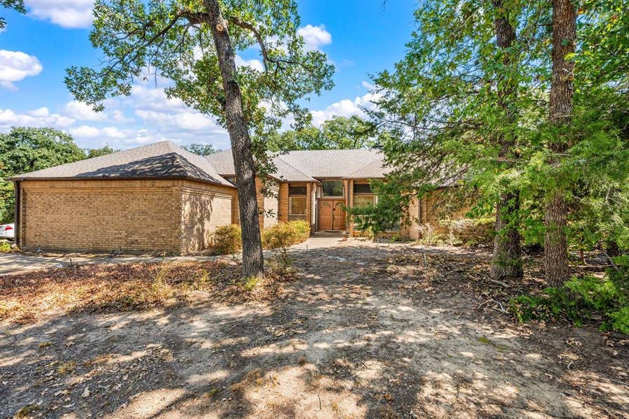 Property photo for 1653 creekside Drive, Southlake, TX