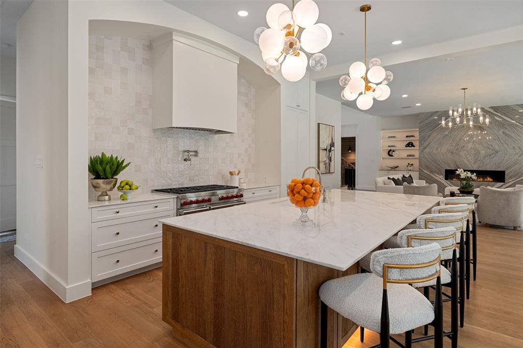 5840 Charlestown Drive, Dallas, TX 75230 5840 Charlestown Drive, Dallas, TX 75230