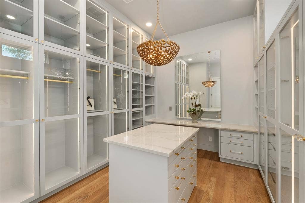 5840 Charlestown Drive, Dallas, TX 75230 5840 Charlestown Drive, Dallas, TX 75230