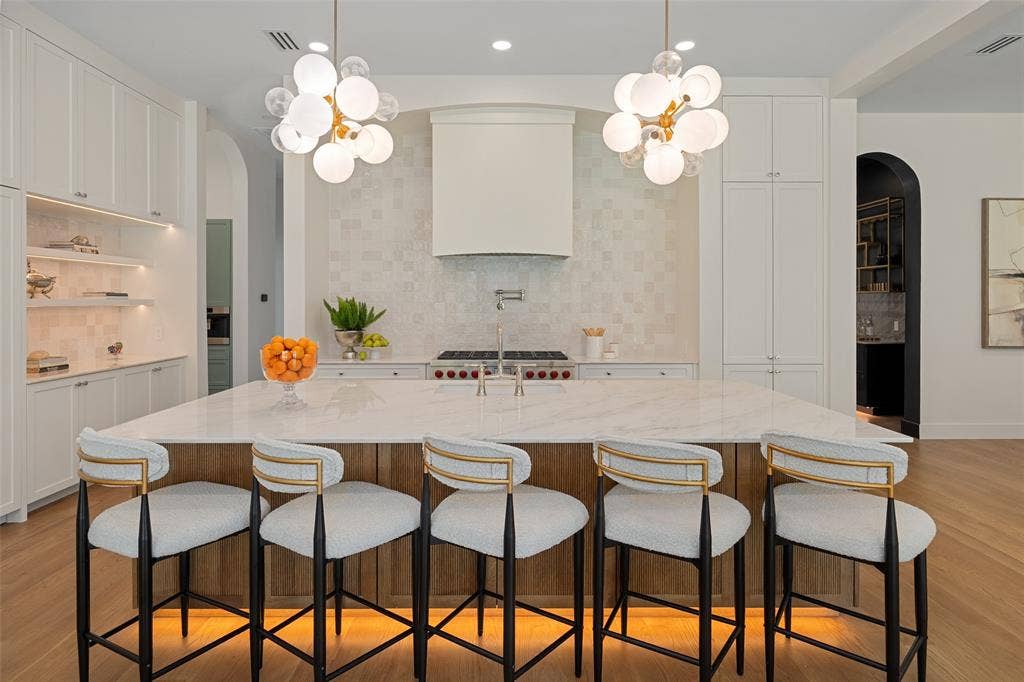5840 Charlestown Drive, Dallas, TX 75230 5840 Charlestown Drive, Dallas, TX 75230
