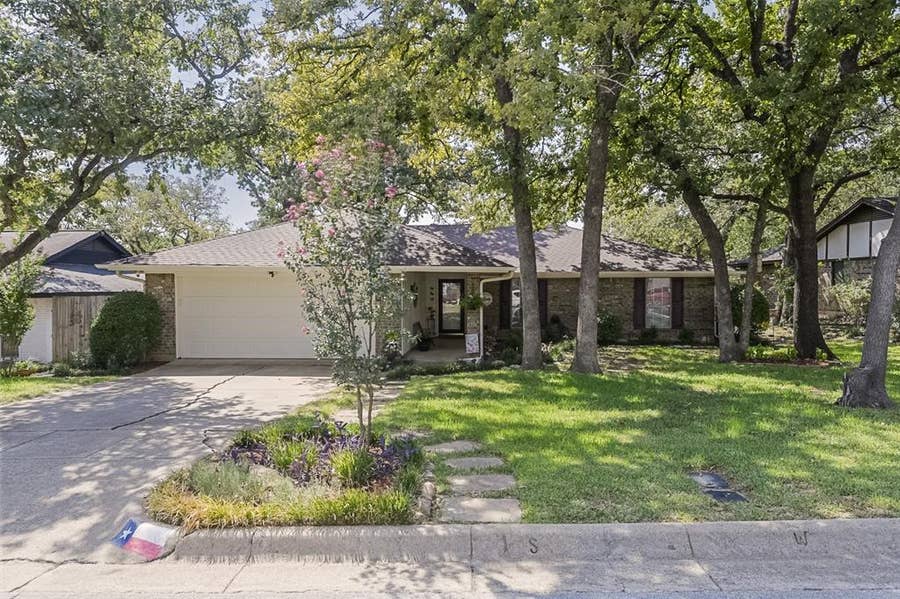 Property photo for 5508 Grissom Drive, Arlington, TX