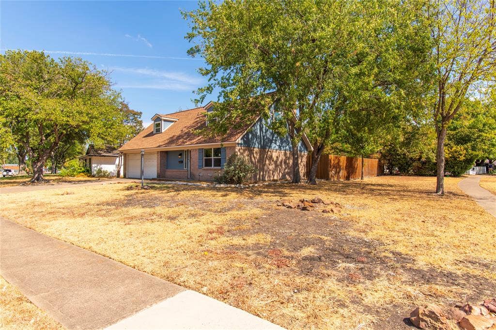 8708 Flicker Lane, Dallas, TX 75238 8708 Flicker Lane, Dallas, TX 75238