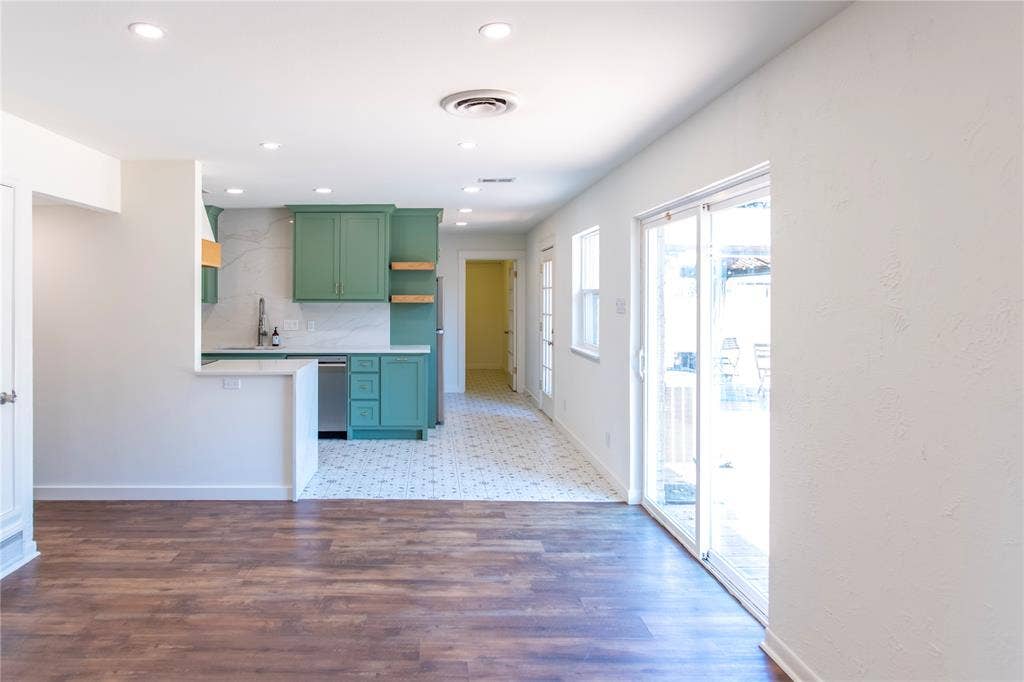 8708 Flicker Lane, Dallas, TX 75238 8708 Flicker Lane, Dallas, TX 75238