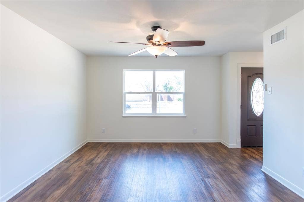 8708 Flicker Lane, Dallas, TX 75238 8708 Flicker Lane, Dallas, TX 75238