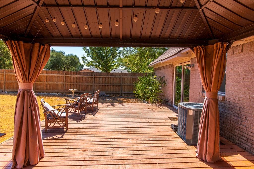 8708 Flicker Lane, Dallas, TX 75238 8708 Flicker Lane, Dallas, TX 75238