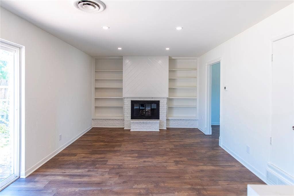 8708 Flicker Lane, Dallas, TX 75238 This room is flexible and can be a dining area or living room