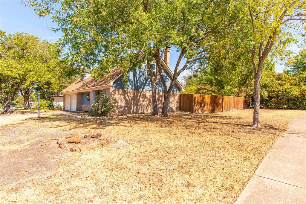 8708 Flicker Lane, Dallas, TX 75238 8708 Flicker Lane, Dallas, TX 75238