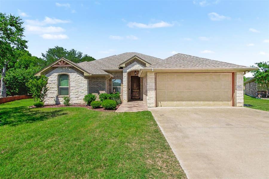Property photo for 3907 Del Rio Court, Granbury, TX