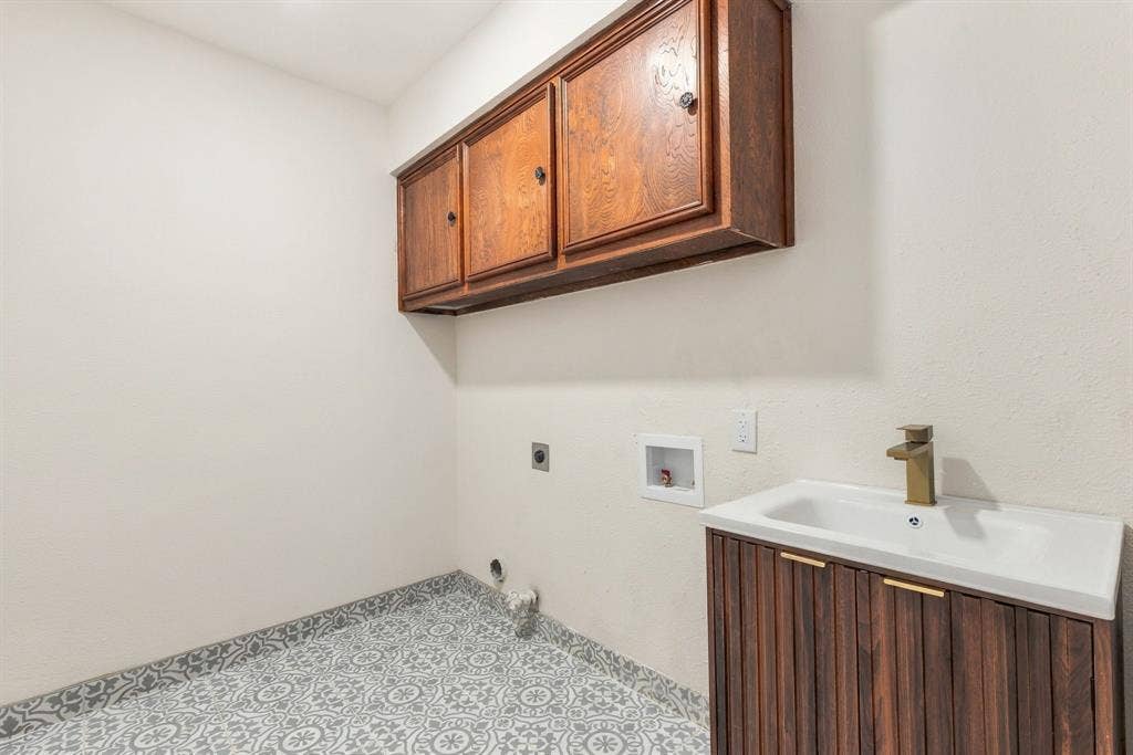 12804 Whispering Hills Drive, Dallas, TX 75243 12804 Whispering Hills Drive, Dallas, TX 75243