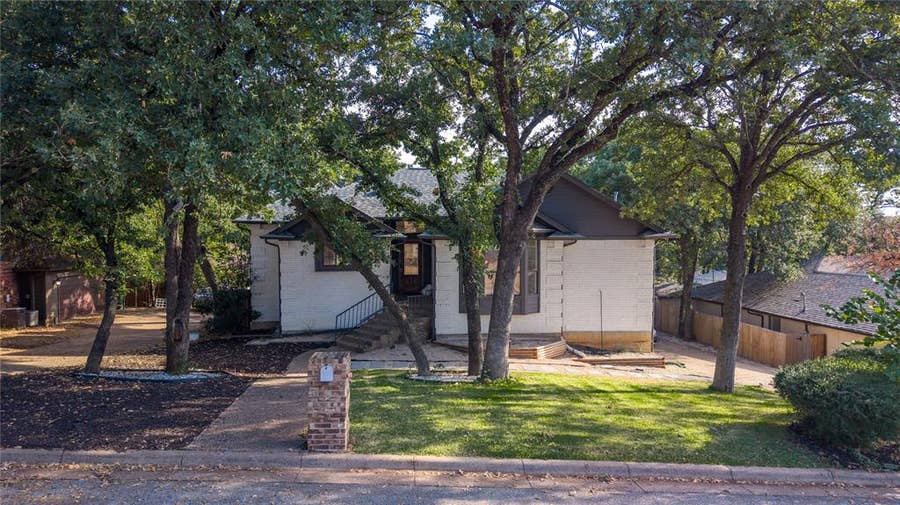 Property photo for 4404 Rain Forest Drive, Arlington, TX