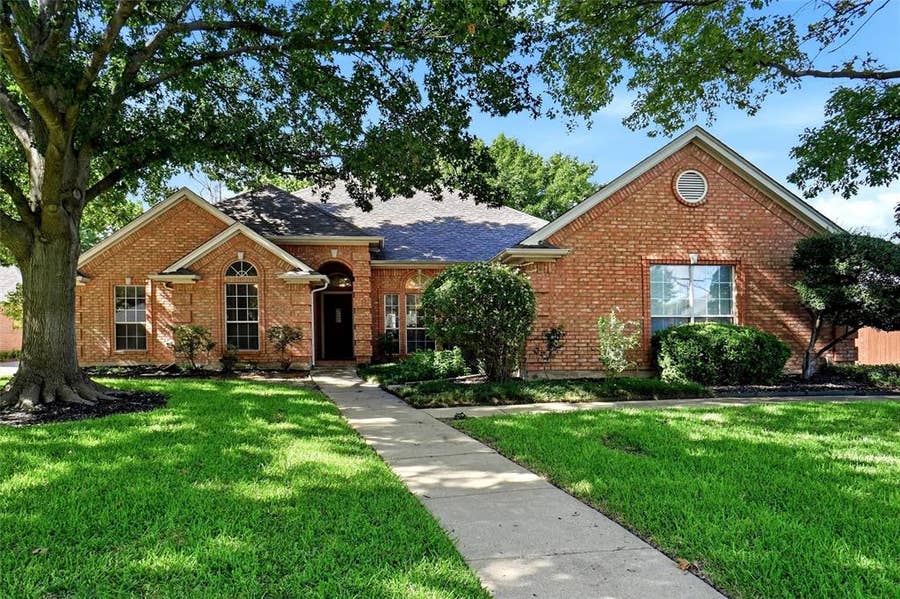 Property photo for 1703 Chretien Point Drive, Mansfield, TX