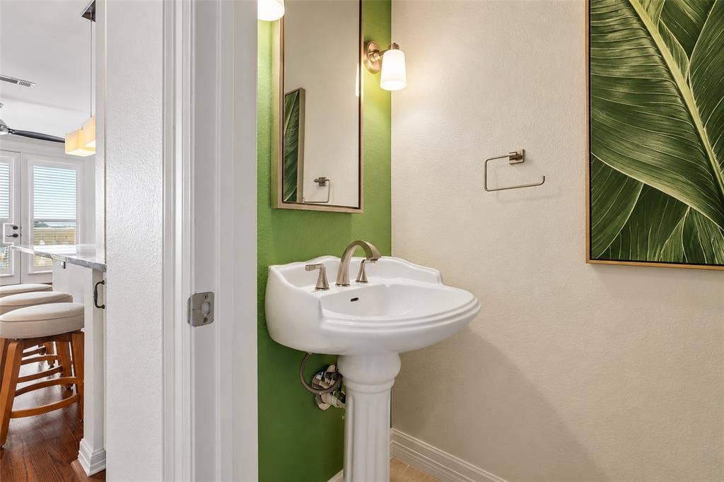 8616 Turtle Creek Boulevard, #323, Dallas, TX 75225 8616 Turtle Creek Boulevard, #323, Dallas, TX 75225