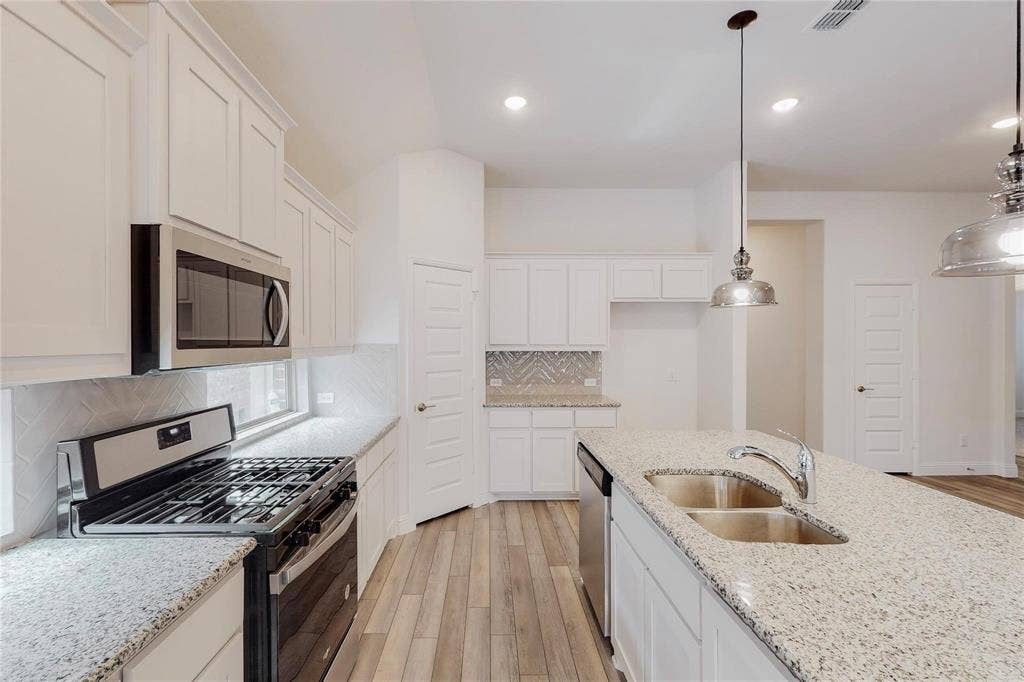 272 Tallgrass Drive, Lavon, TX 75166 272 Tallgrass Drive, Lavon, TX 75166