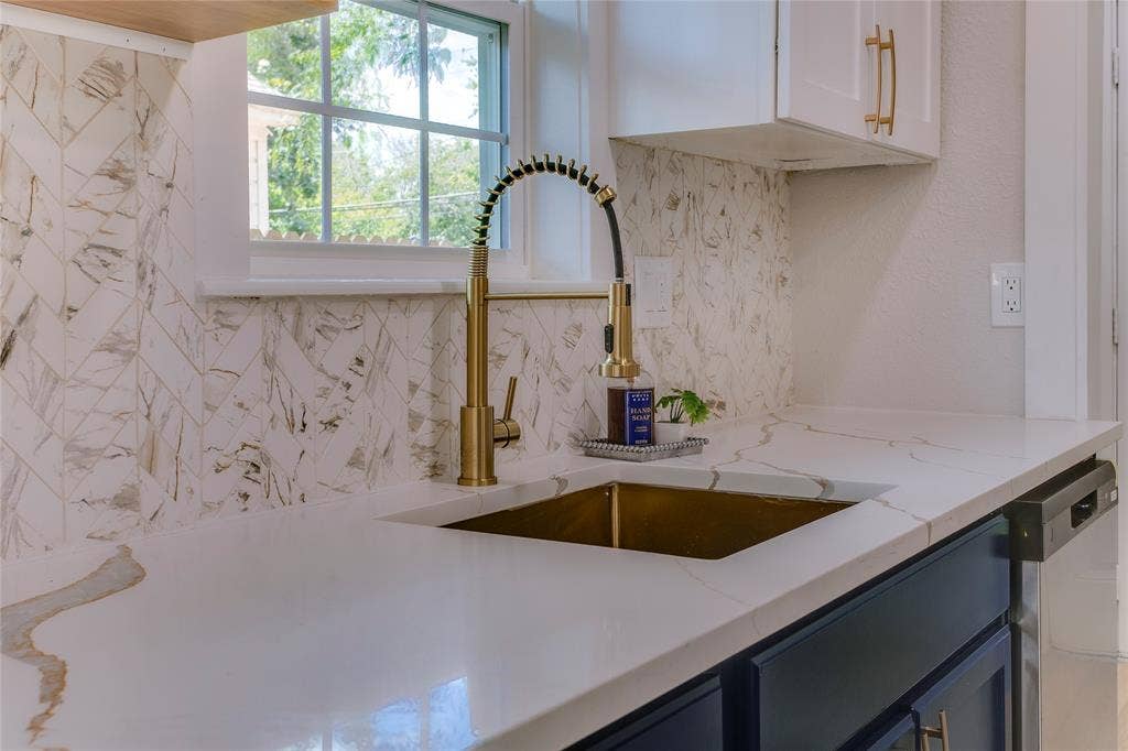 2635 Gladstone Drive, Dallas, TX 75211 2635 Gladstone Drive, Dallas, TX 75211