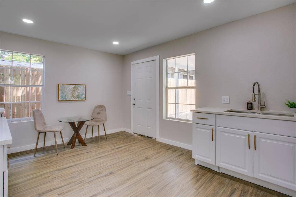 2635 Gladstone Drive, Dallas, TX 75211 2635 Gladstone Drive, Dallas, TX 75211