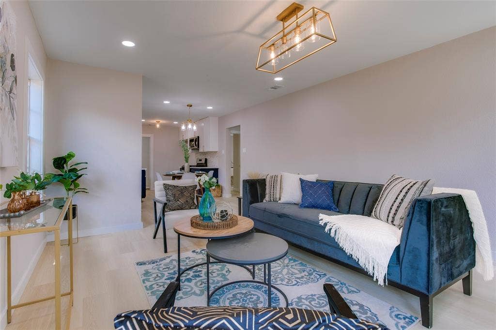 2635 Gladstone Drive, Dallas, TX 75211 2635 Gladstone Drive, Dallas, TX 75211