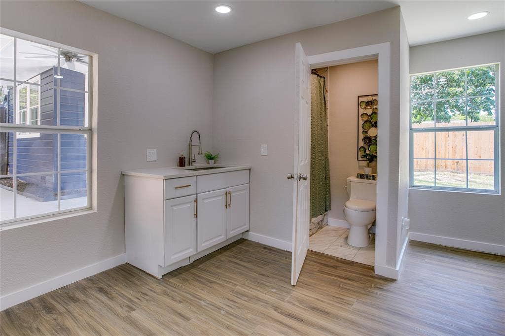 2635 Gladstone Drive, Dallas, TX 75211 2635 Gladstone Drive, Dallas, TX 75211