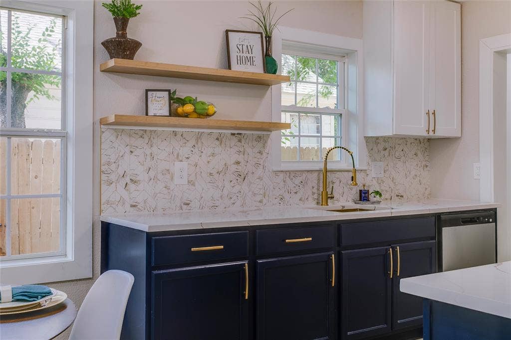 2635 Gladstone Drive, Dallas, TX 75211 2635 Gladstone Drive, Dallas, TX 75211