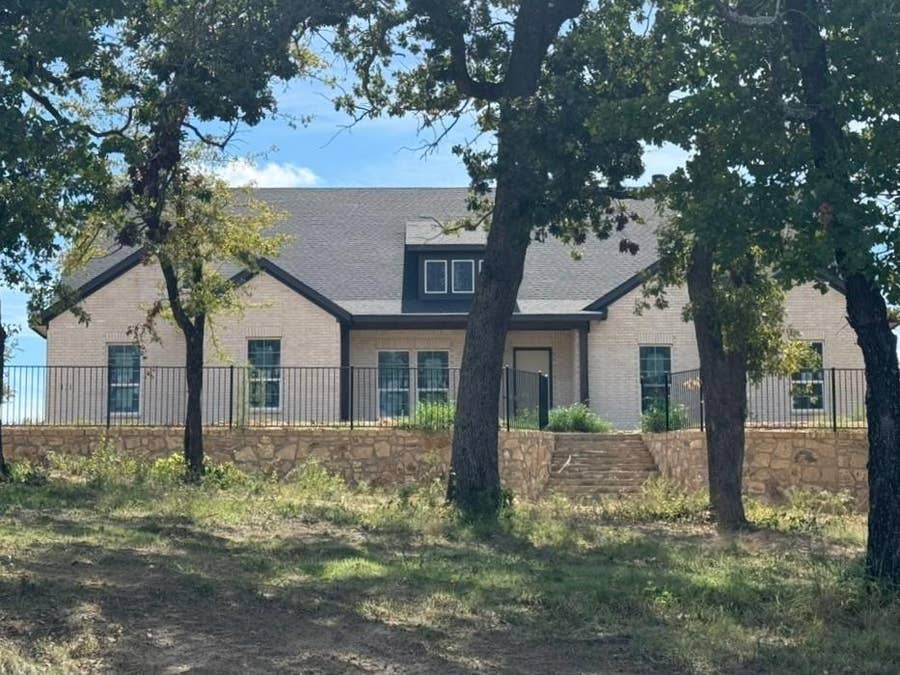 Property photo for 121 Oak Grove Way, Springtown, TX