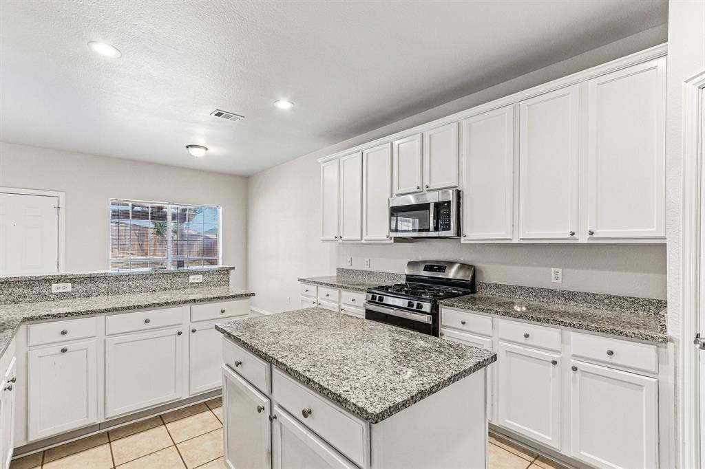 1809 Morning Glory Drive, Corinth, TX 76210