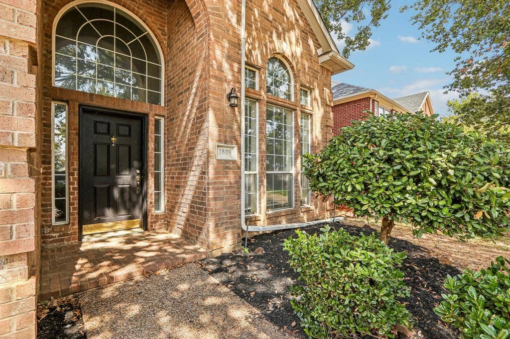 1809 Morning Glory Drive, Corinth, TX 76210