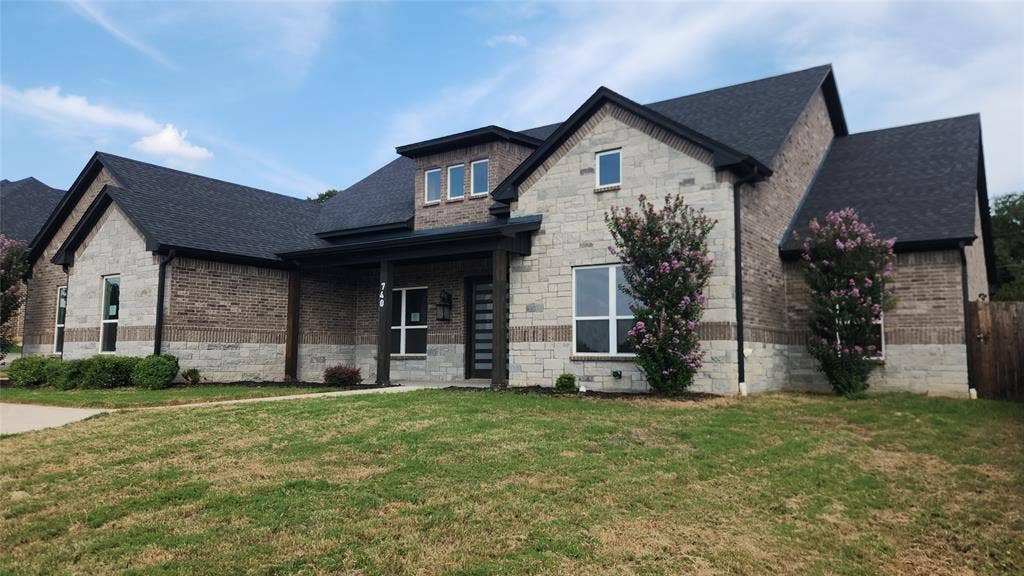 740 Arledge Street, Azle, TX 76020 740 Arledge Street, Azle, TX 76020
